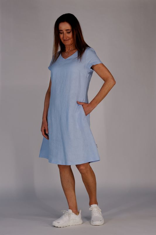 Hannalena himmelsblå linneklänning