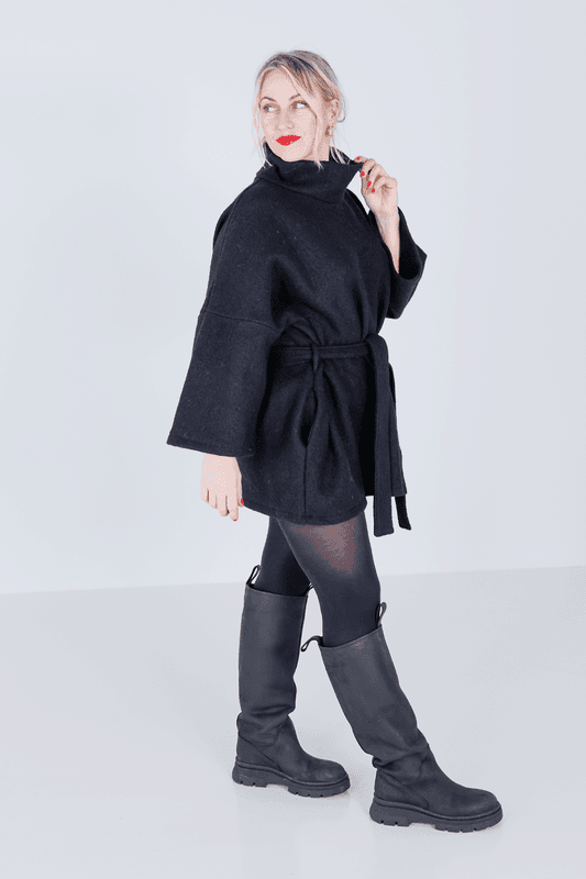 Hailey ullponcho i svart, 