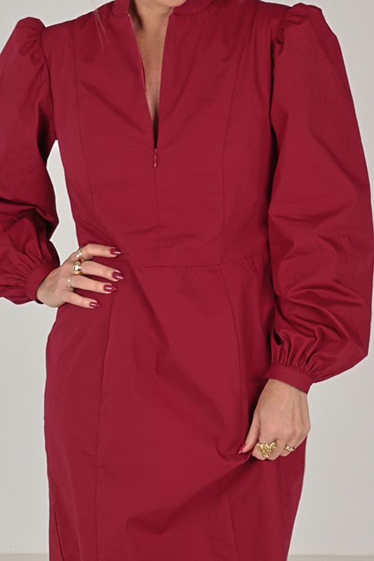 Karin mörk röd elegant klänning 