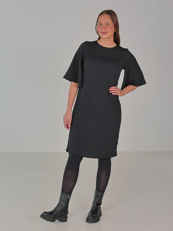 Perdy svart klänning