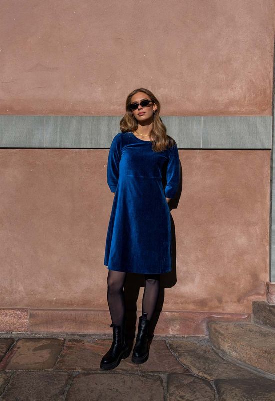 Elli klänning babycord marineblå 