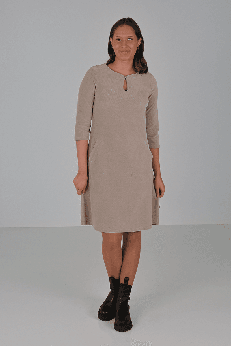 Trude beige babycord klänning