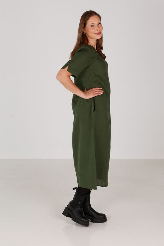 Gyda kombogrön klänning i linne