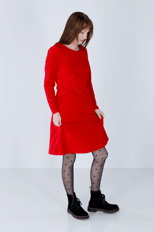 Anja basklänning i röd babycord