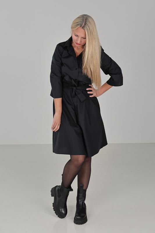 Frøydis svart skjortklänning