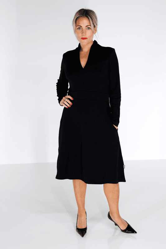 Kathrine svart merinoull klänning