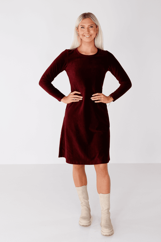 Anja basklänning i vinröd babycord