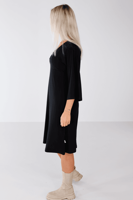 Lilja fantastisk svart basisklänning