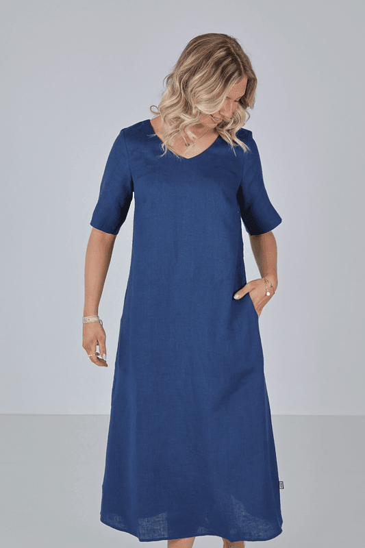 Gyda marinblå linne klänning
