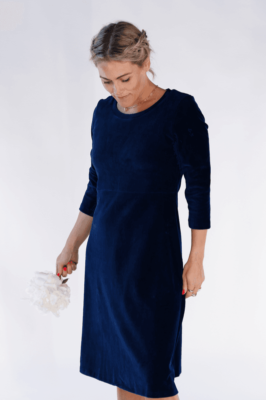 Elli klänning babycord marineblå 